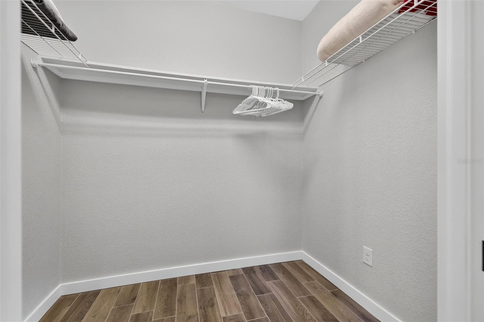 Single Family Residence at 209 TALLAHASSEE DR NE, ST PETERSBURG, photo 22 of 38
