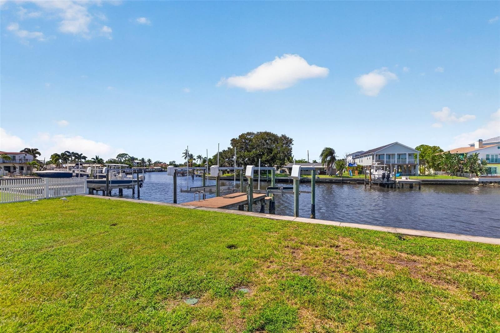 Single Family Residence at 209 TALLAHASSEE DR NE, ST PETERSBURG, photo 30 of 38