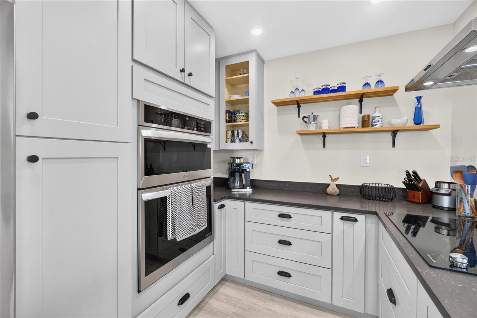 Kitchen - 53 DOLPHIN DR, TREASURE ISLAND
