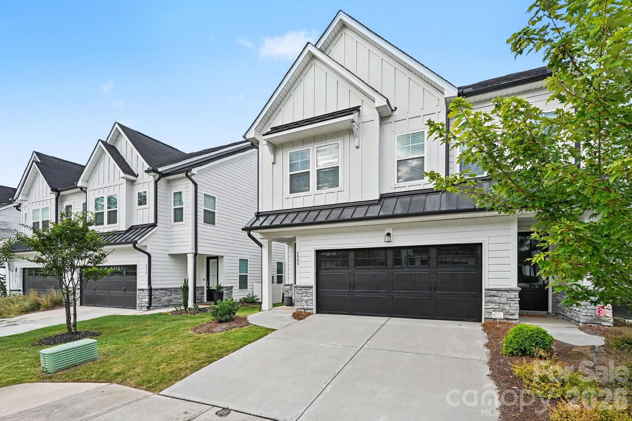 Townhouse at 6008 Corbin Woods Court, Charlotte, photo 2 of 31