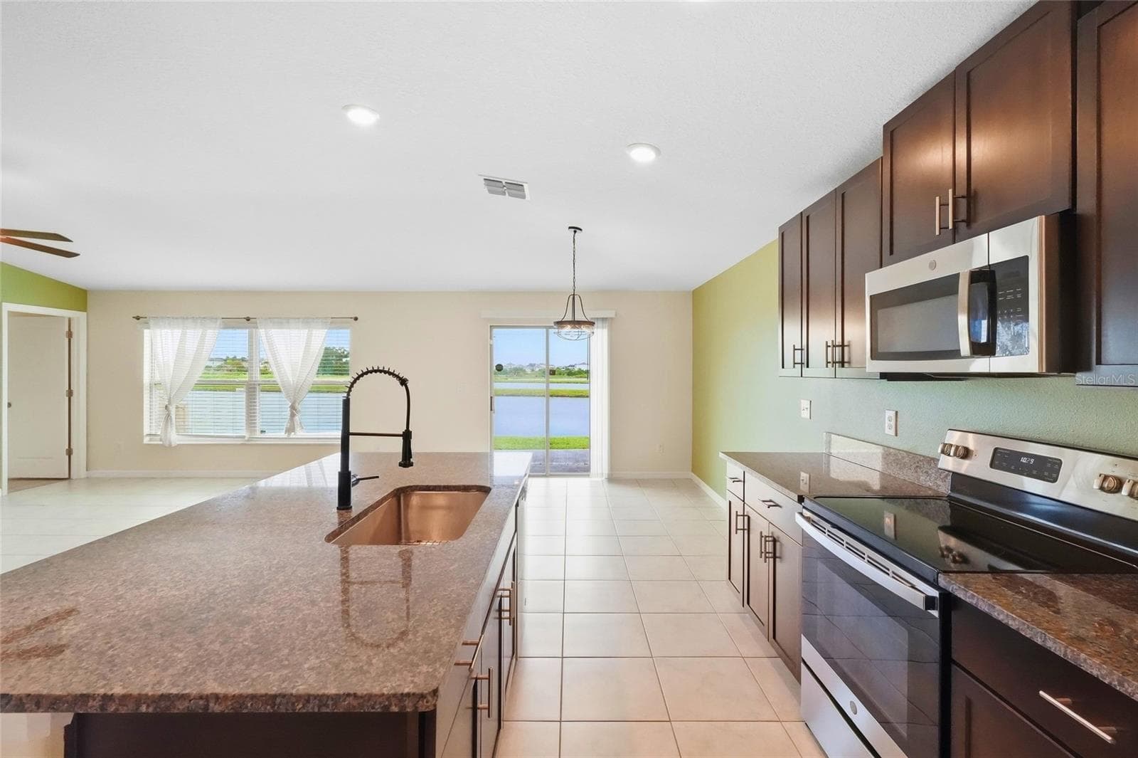 Kitchen - 1423 GOLDEN GLOW DR, RUSKIN