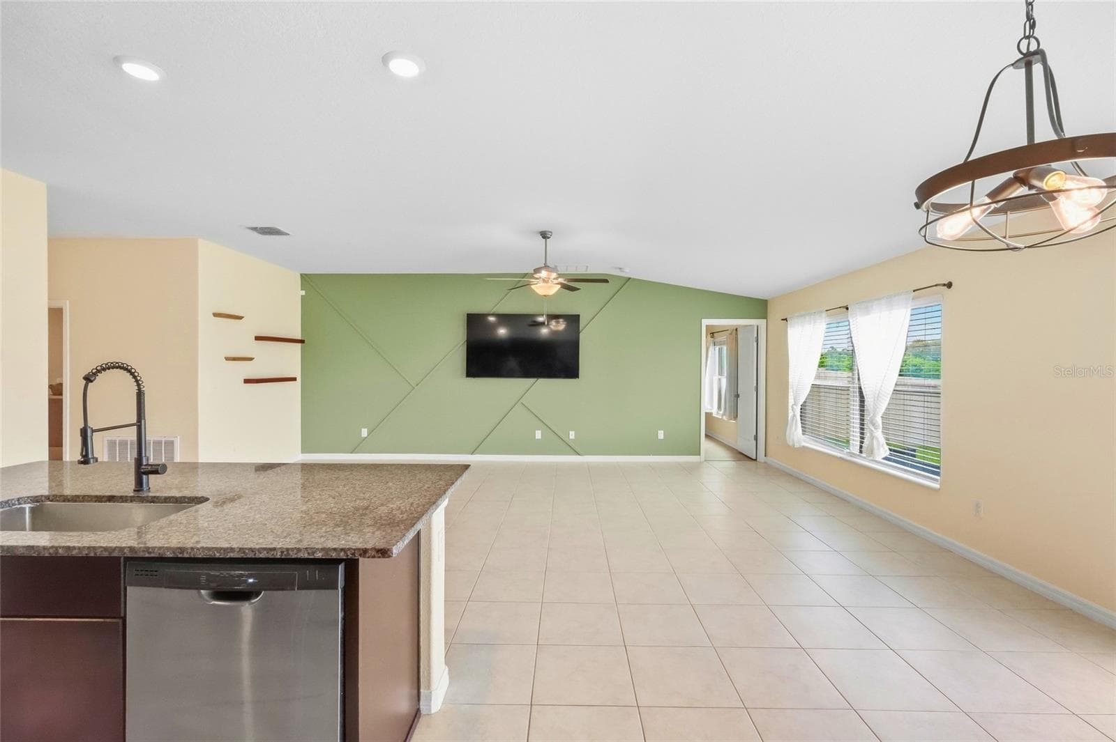 Living/dinning/kitchen - 1423 GOLDEN GLOW DR, RUSKIN