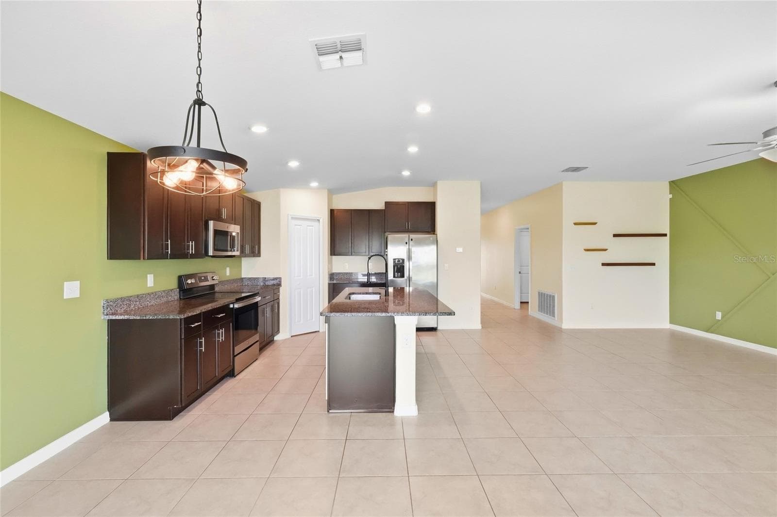 Kitchen - 1423 GOLDEN GLOW DR, RUSKIN
