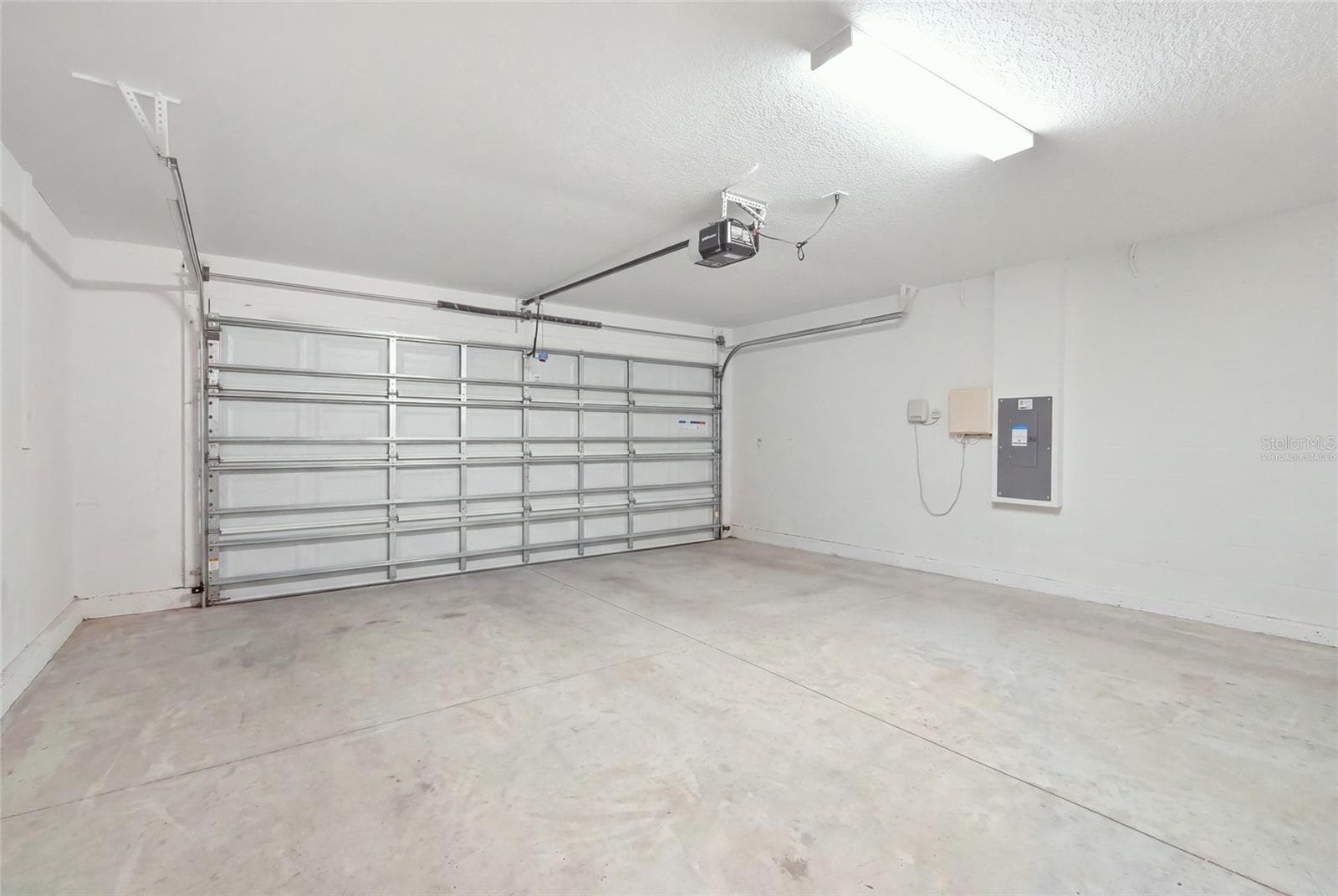 Virtually Staged - 2 car garage - 1423 GOLDEN GLOW DR, RUSKIN