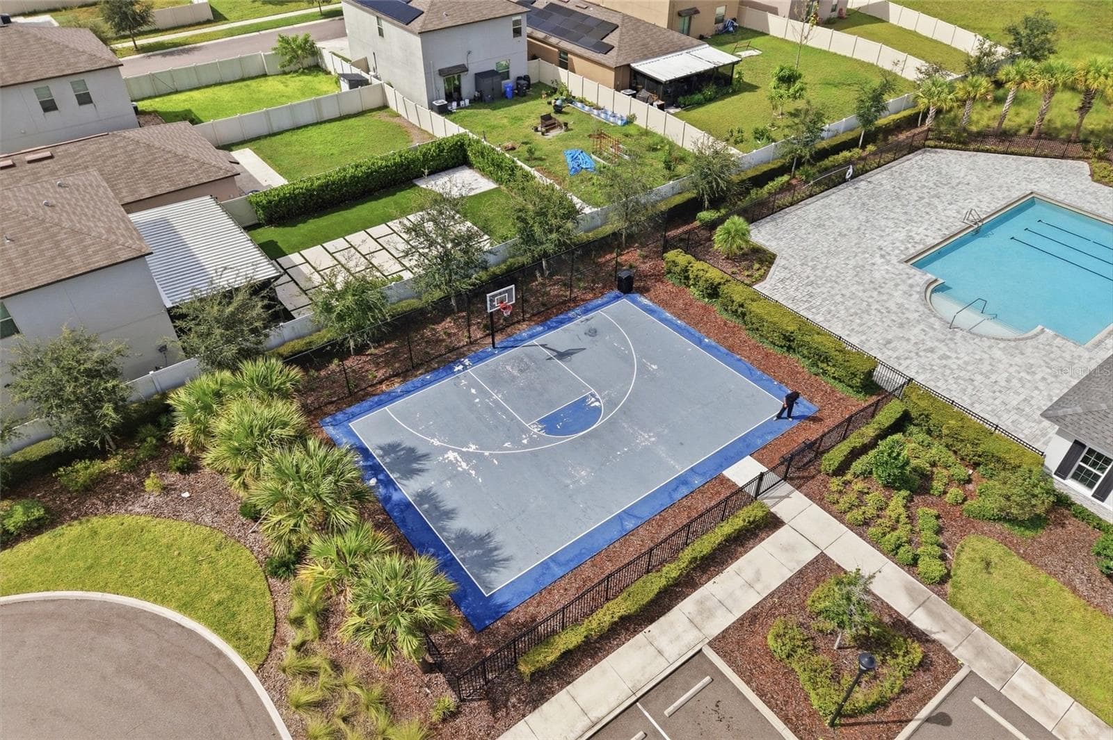 community pool and amenity center - 1423 GOLDEN GLOW DR, RUSKIN