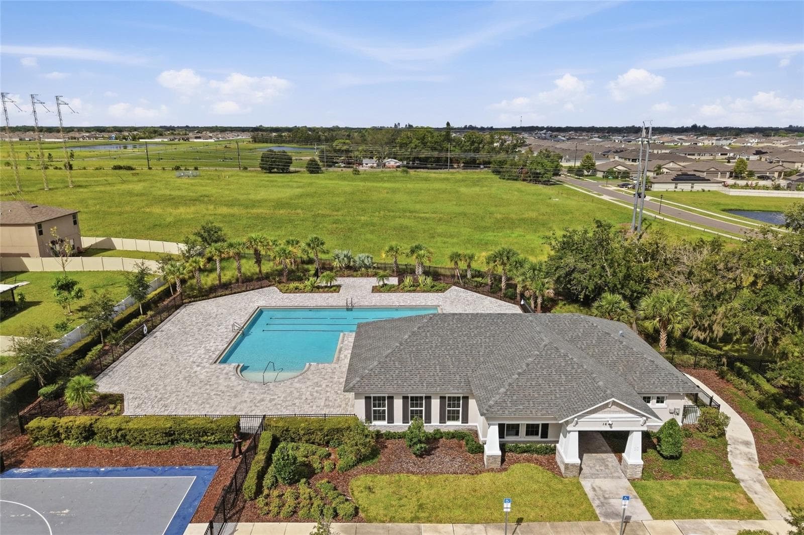 community pool and amenity center - 1423 GOLDEN GLOW DR, RUSKIN