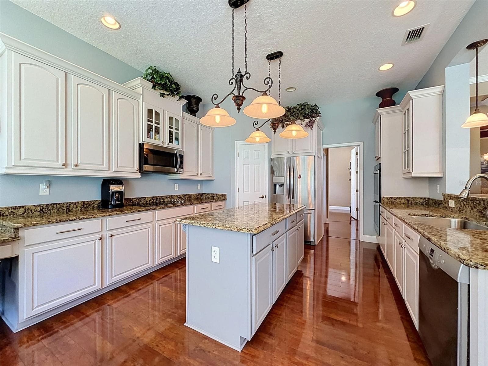 Single Family Residence at 11352 OYSTER BAY CIR, NEW PORT RICHEY, photo 11 of 48