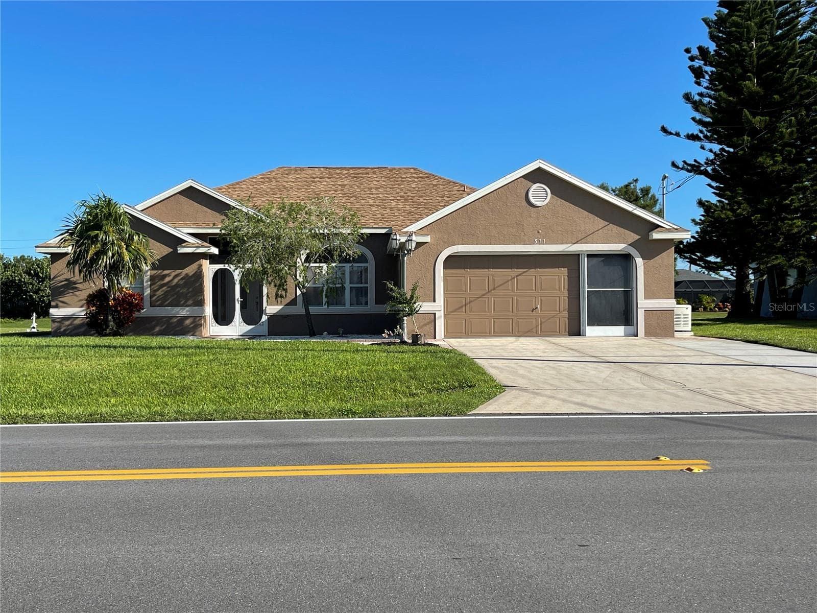 Single Family Residence at 511 ROTONDA CIR, ROTONDA WEST, photo 2 of 31