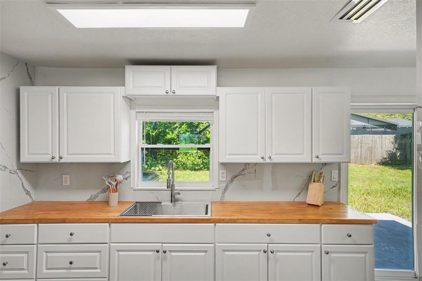 Single Family Residence at 506 CAMBRIDGE CIR, SOUTH DAYTONA, photo 11 of 23