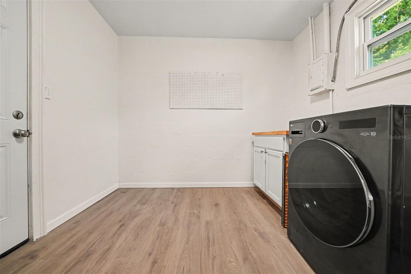 Spacious laundry room - 506 CAMBRIDGE CIR, SOUTH DAYTONA