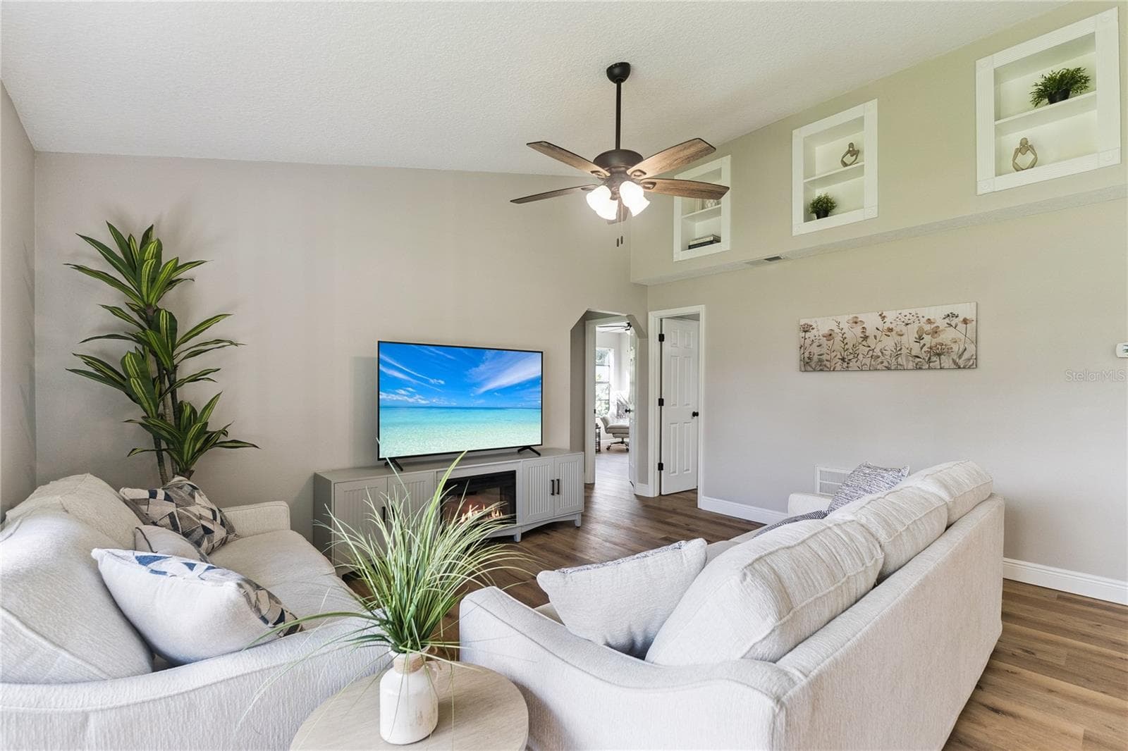 Living Room - 3211 TRAVELERS PALM DR, EDGEWATER