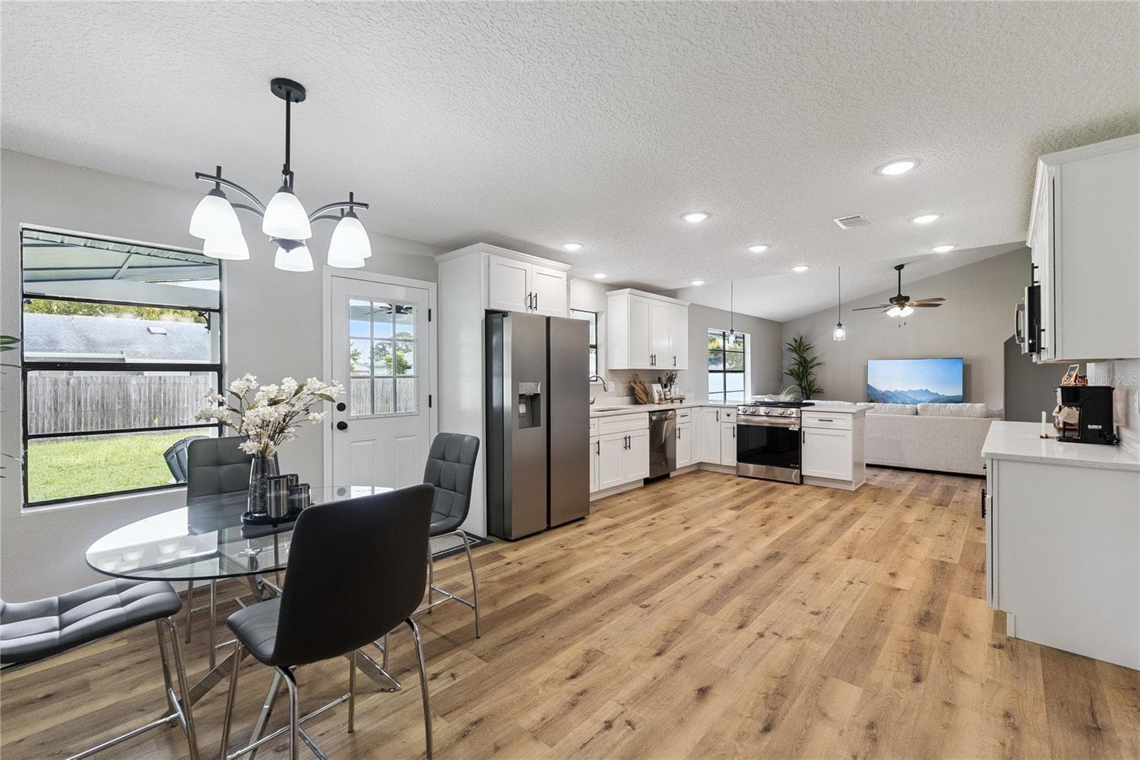 Kitchen/Dining Room - 3211 TRAVELERS PALM DR, EDGEWATER