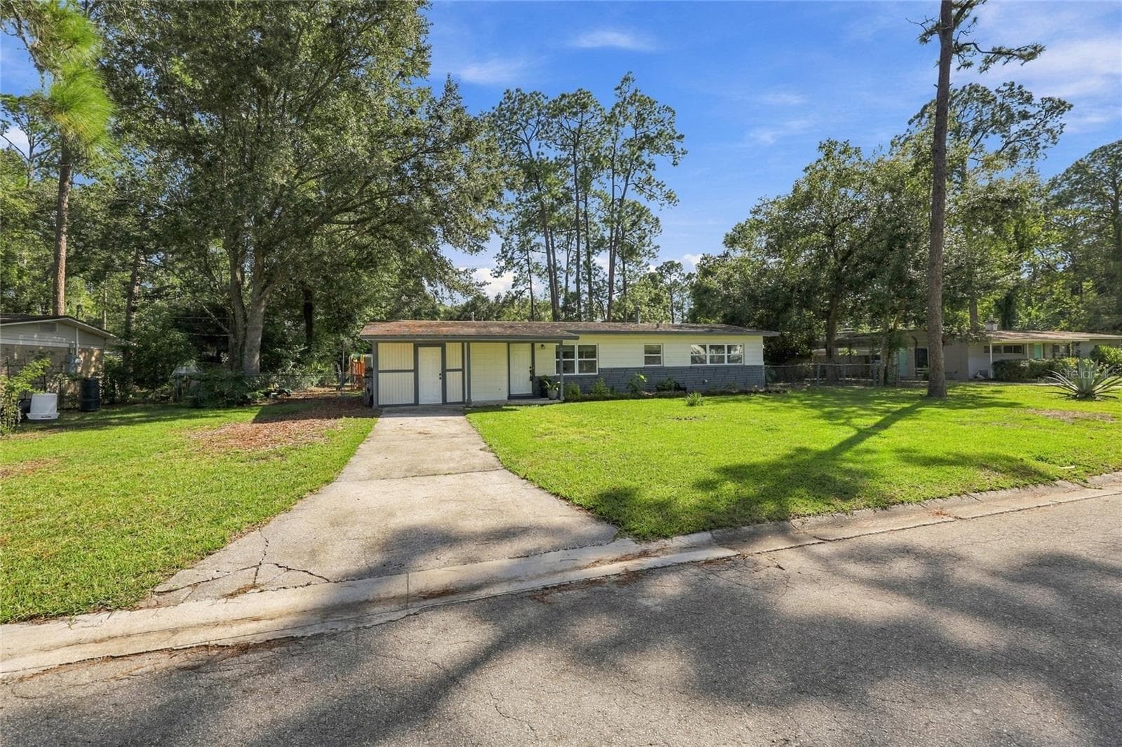 Single Family Residence at 1421 NE 18TH AVE, GAINESVILLE, photo 2 of 55
