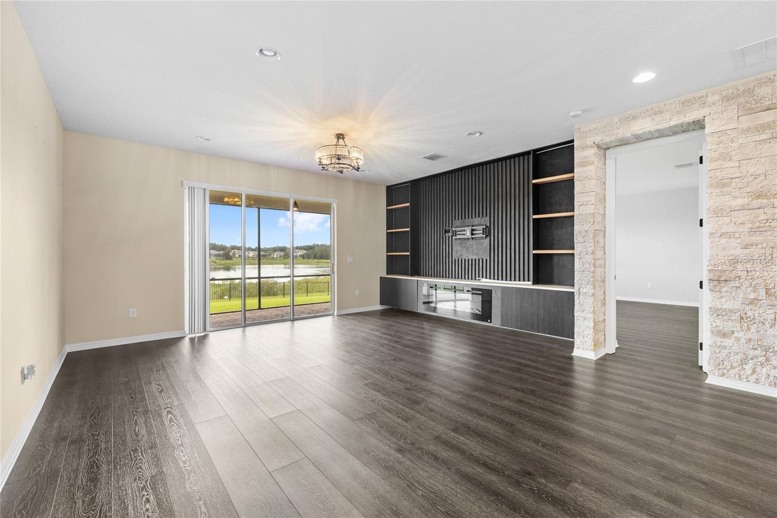 Single Family Residence at 16668 SANCTUARY DR, WINTER GARDEN, photo 9 of 37