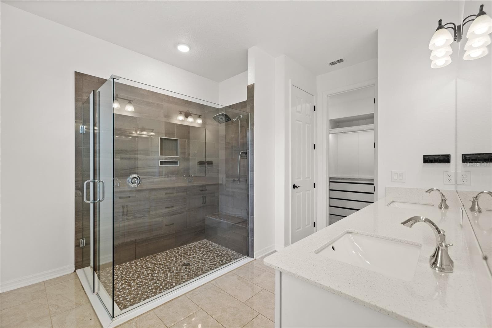 Single Family Residence at 16668 SANCTUARY DR, WINTER GARDEN, photo 13 of 37