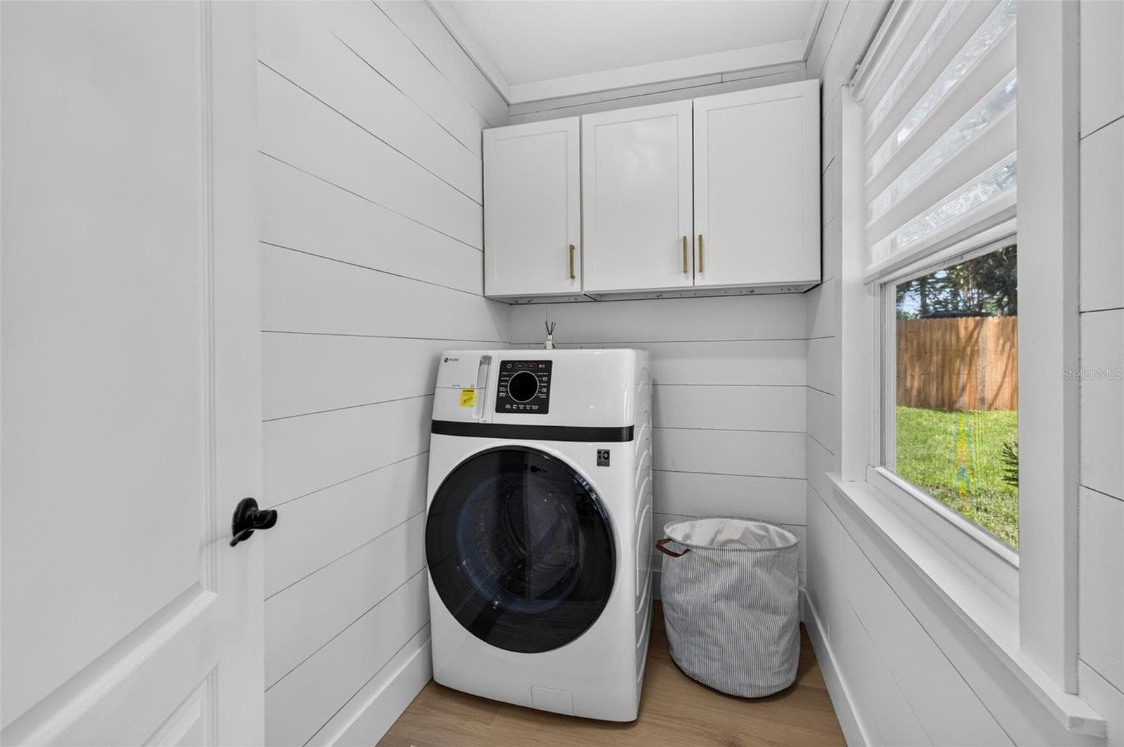 Seperate laundry room with high-end combined washer/dryer. - 9025 1ST ST NE, ST PETERSBURG