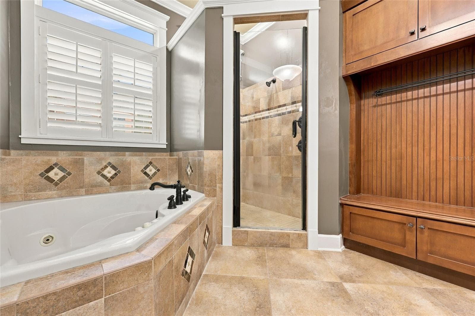 Walk-in shower - 734 SW 134TH WAY, NEWBERRY