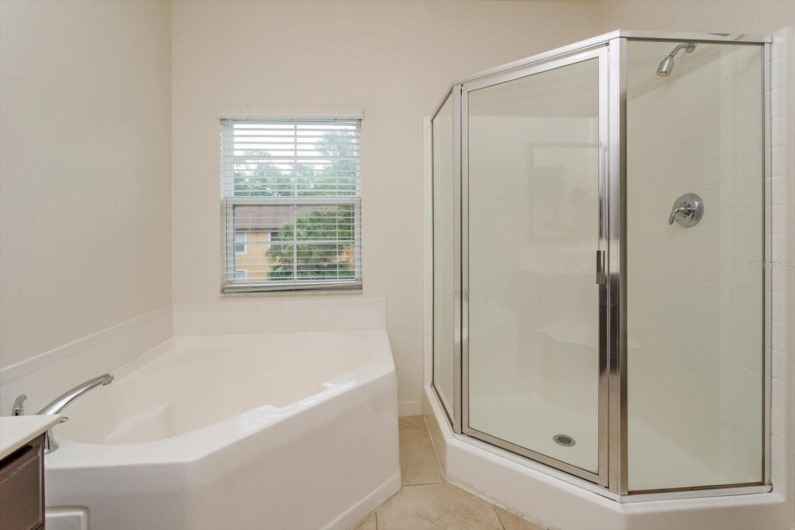 Tub and Shower - 2715 COUPE ST, KISSIMMEE