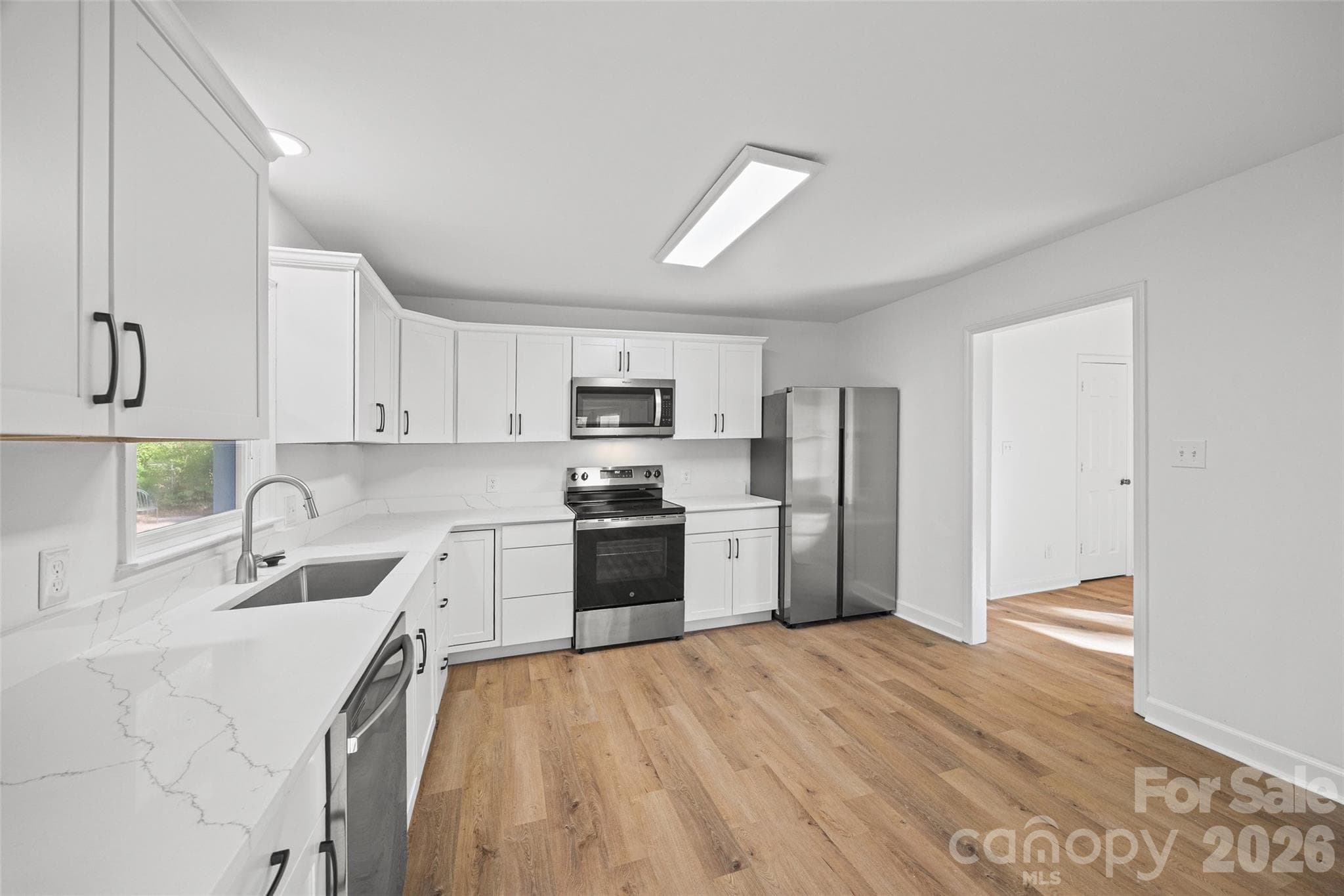 New stainless steel appliances! - 1167 Ebinport Road, Rock Hill