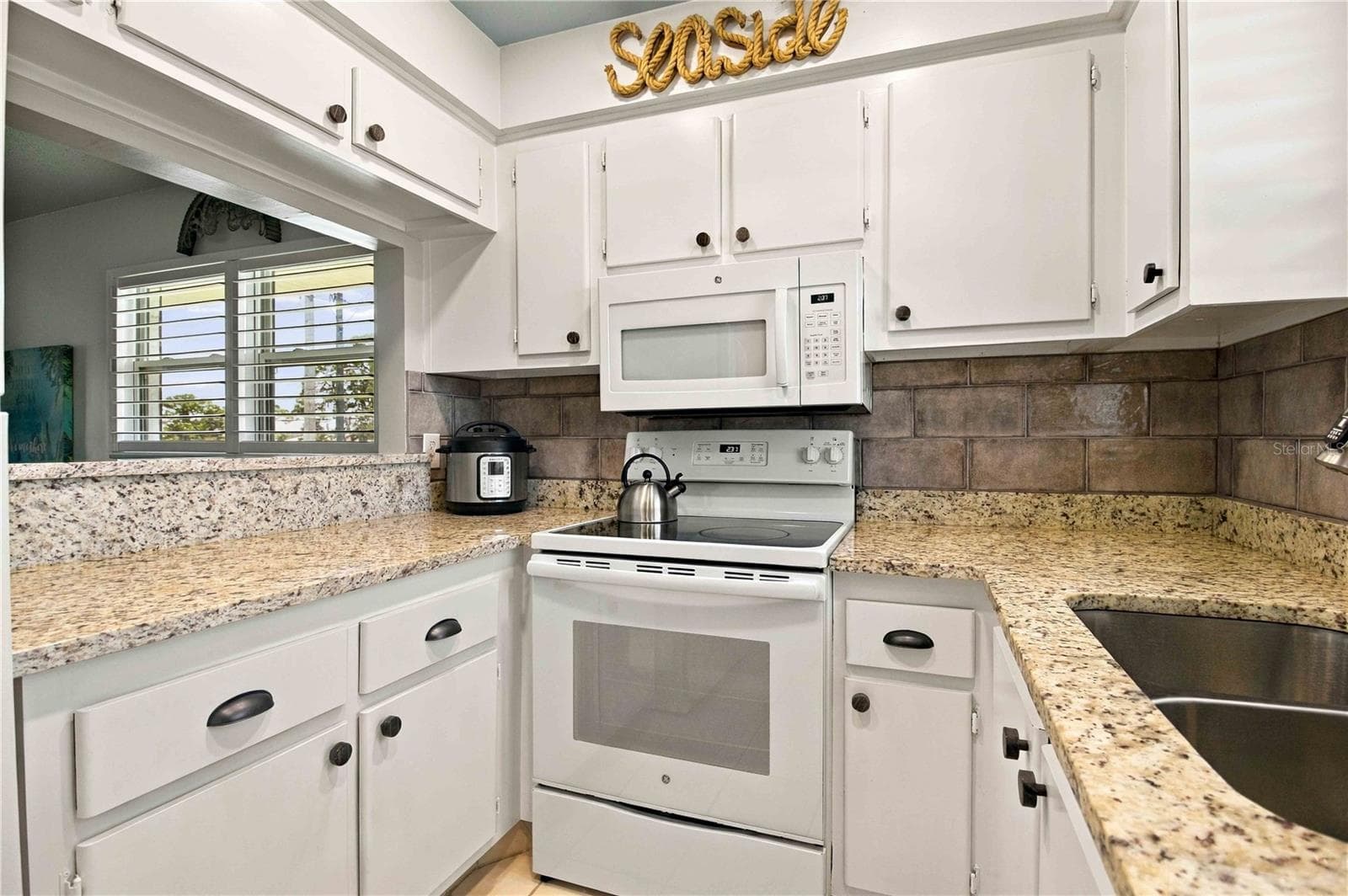 Condominium at 304 47TH AVENUE DR W #313, BRADENTON, photo 8 of 41