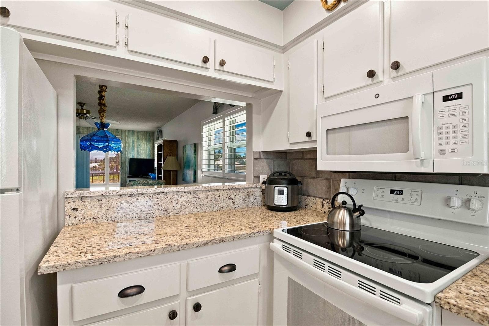 Condominium at 304 47TH AVENUE DR W #313, BRADENTON, photo 9 of 41