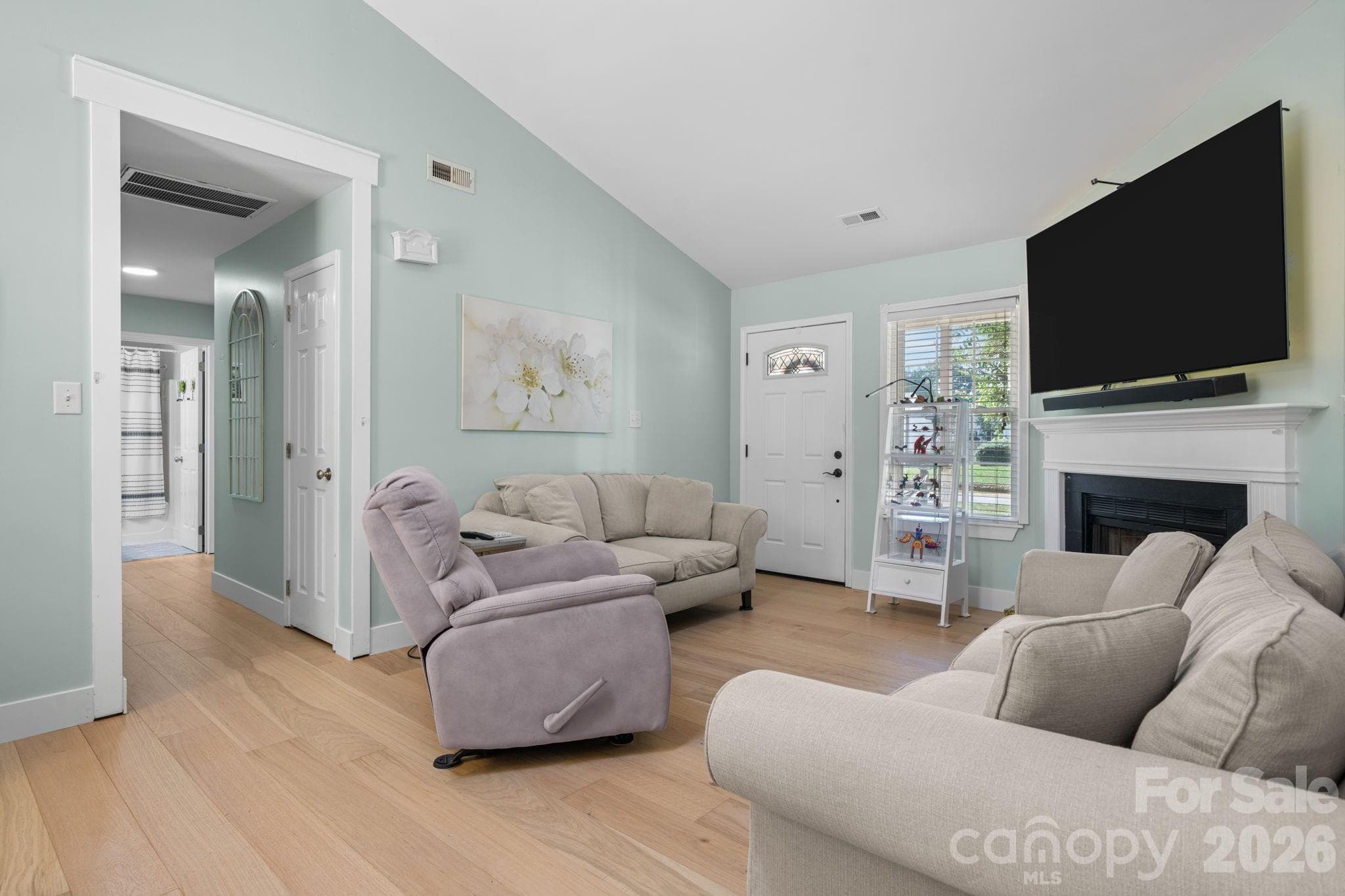 Single Family Residence at 16522 Glenfurness Drive, Huntersville, photo 9 of 42