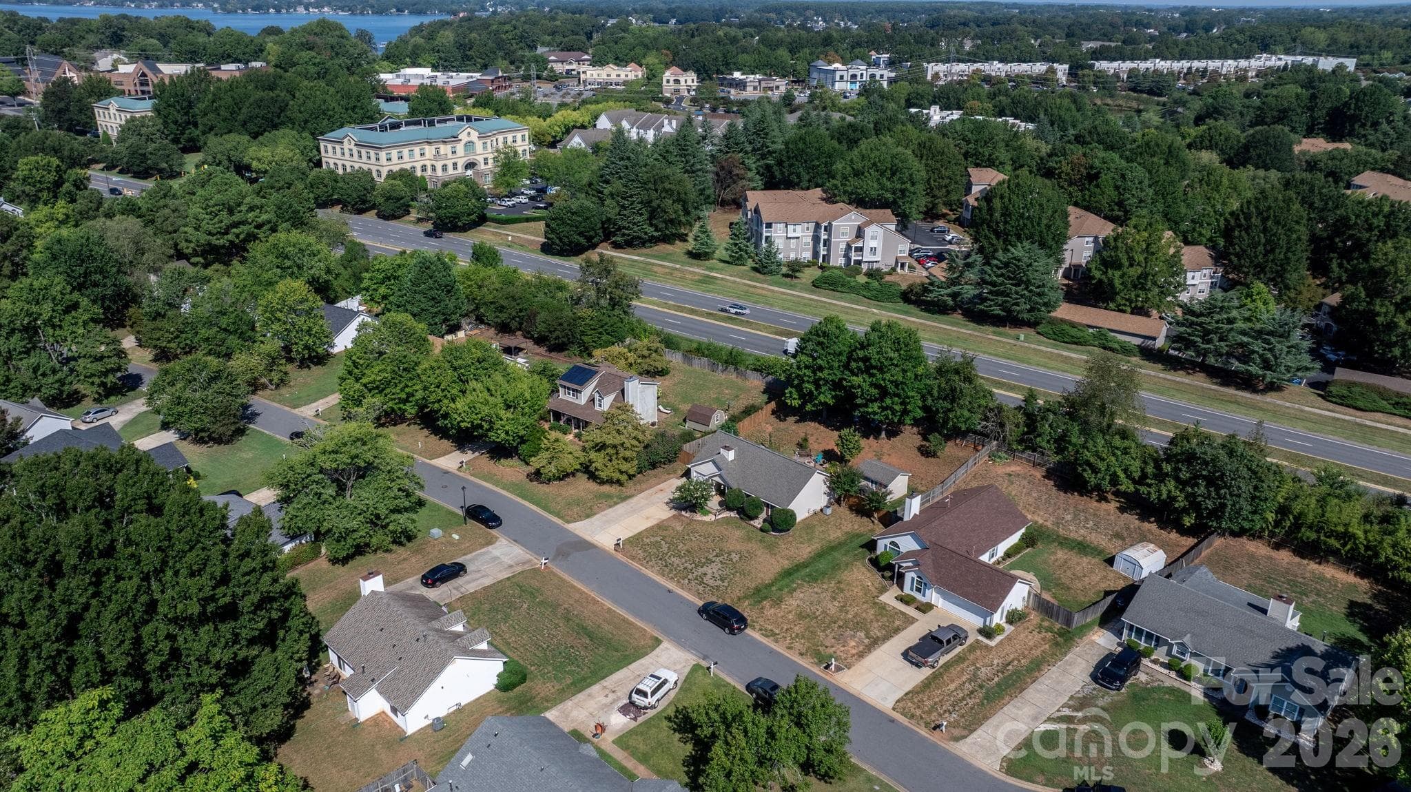 Single Family Residence at 16522 Glenfurness Drive, Huntersville, photo 31 of 42