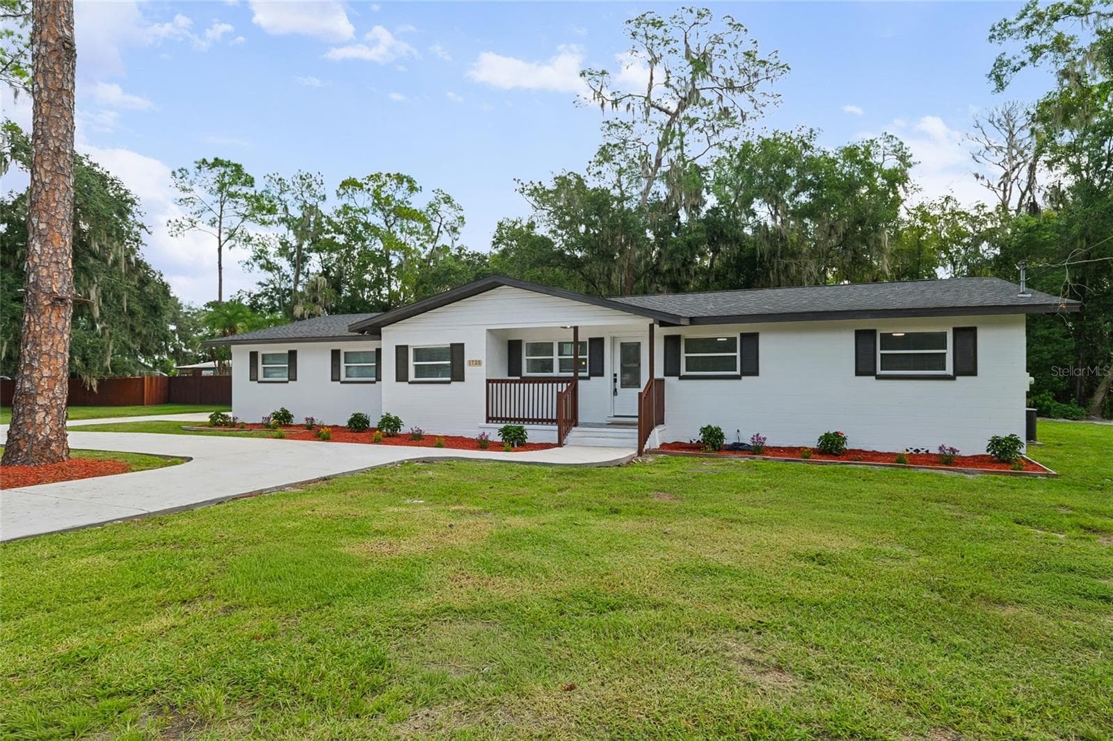 Single Family Residence at 1725 WALKER RD, LAKELAND, photo 2 of 46