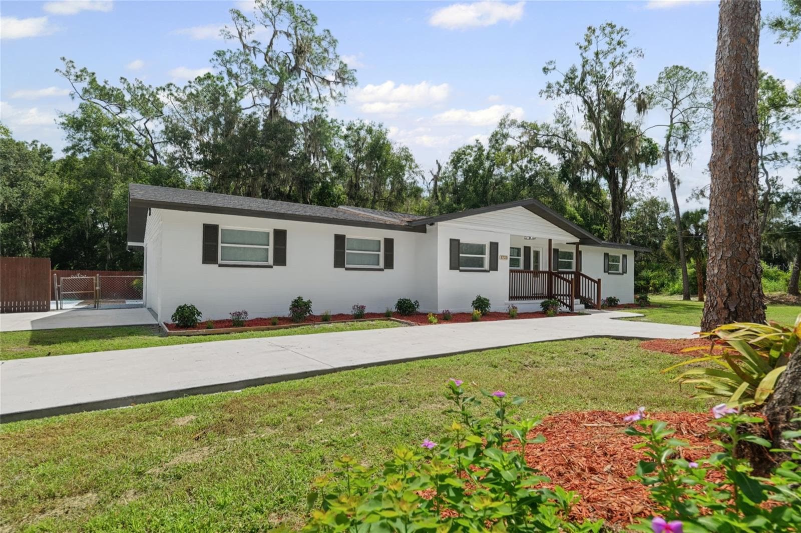 Single Family Residence at 1725 WALKER RD, LAKELAND, photo 4 of 46
