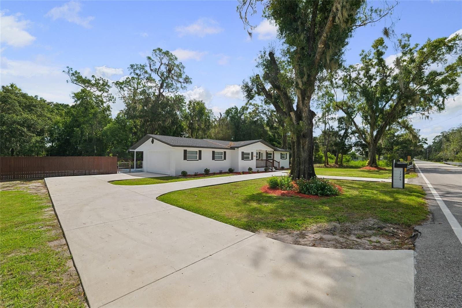 Single Family Residence at 1725 WALKER RD, LAKELAND, photo 5 of 46