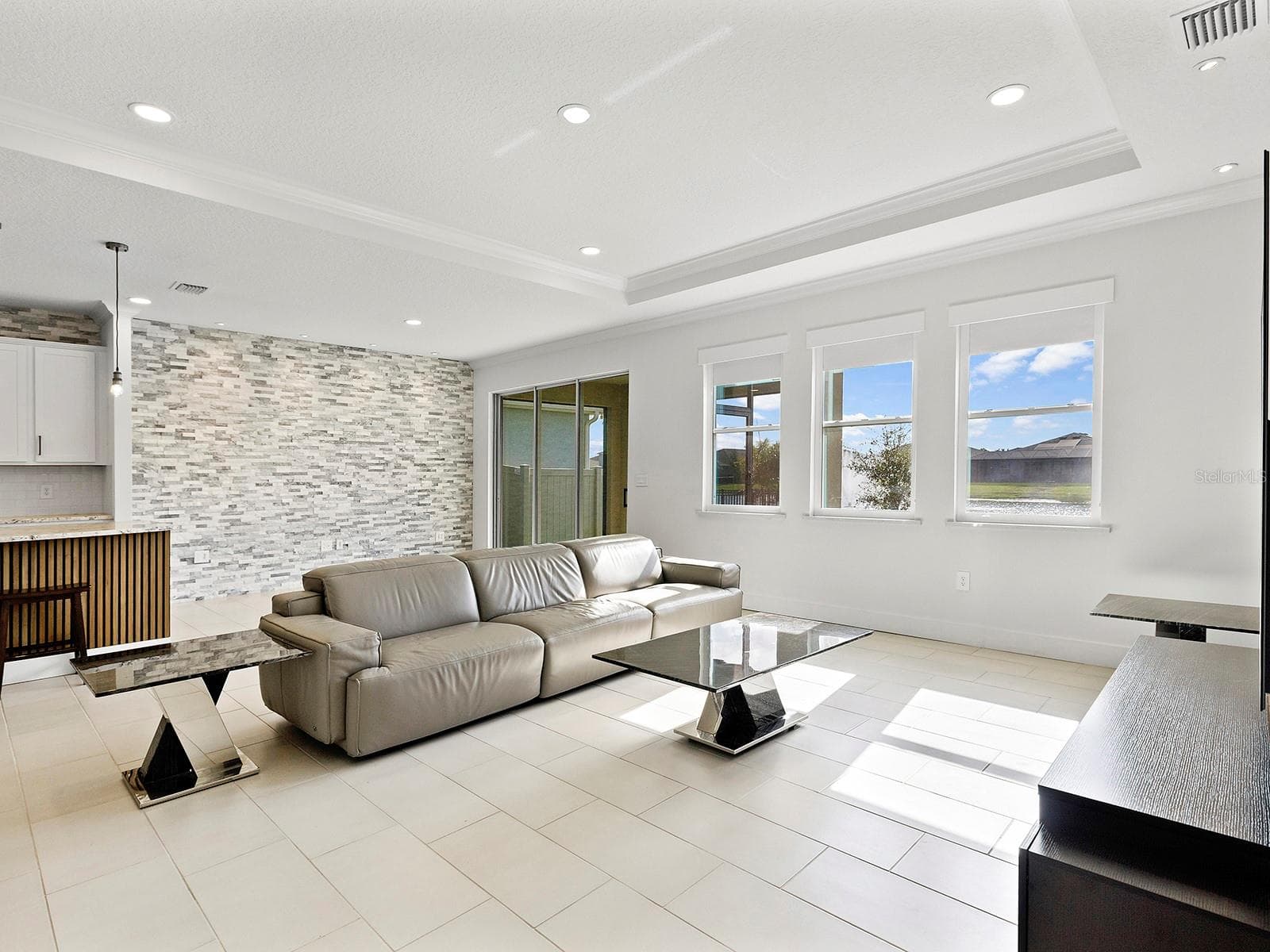 spacious great room - 5211 TANNIN LN, BRADENTON
