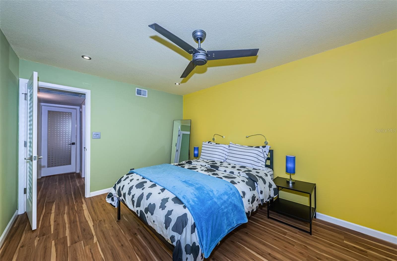 Very spacious master bedroom - 5880 38TH AVE N #309, ST PETERSBURG