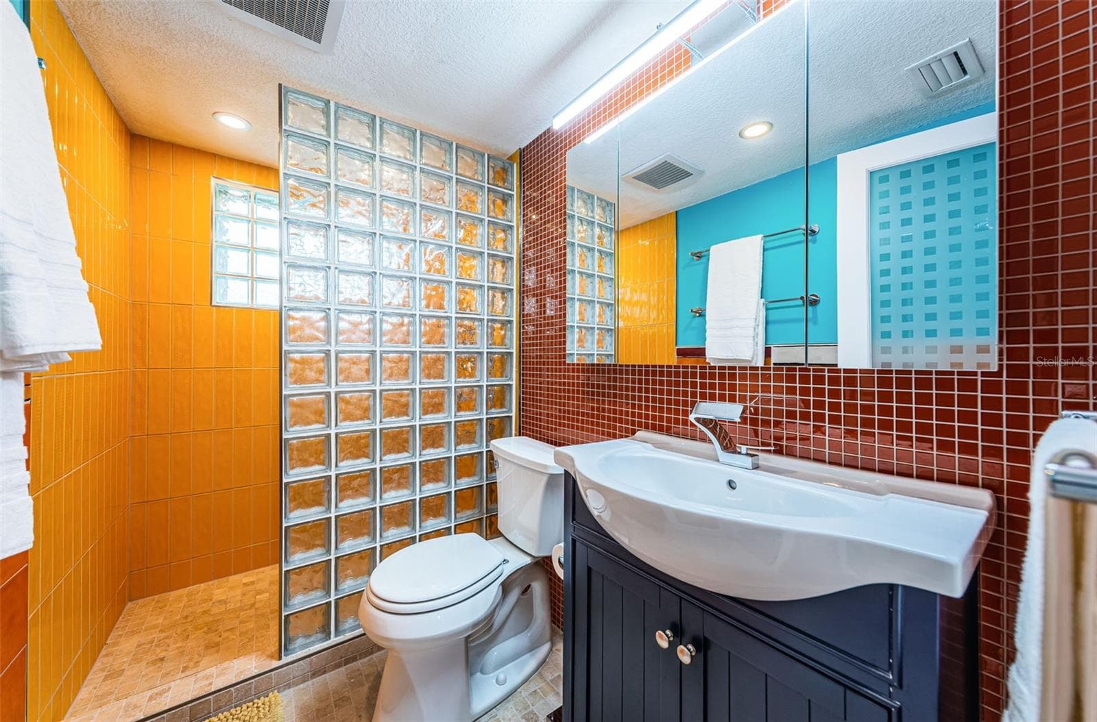 A colorful way to wake you up in the morning! - 5880 38TH AVE N #309, ST PETERSBURG