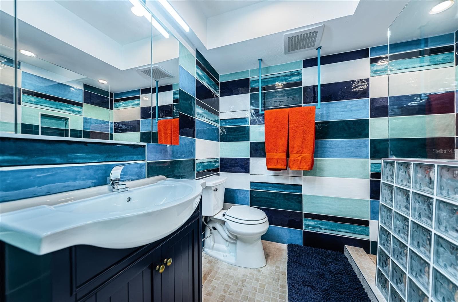 Updated guest bathroom with walk-in shower - 5880 38TH AVE N #309, ST PETERSBURG