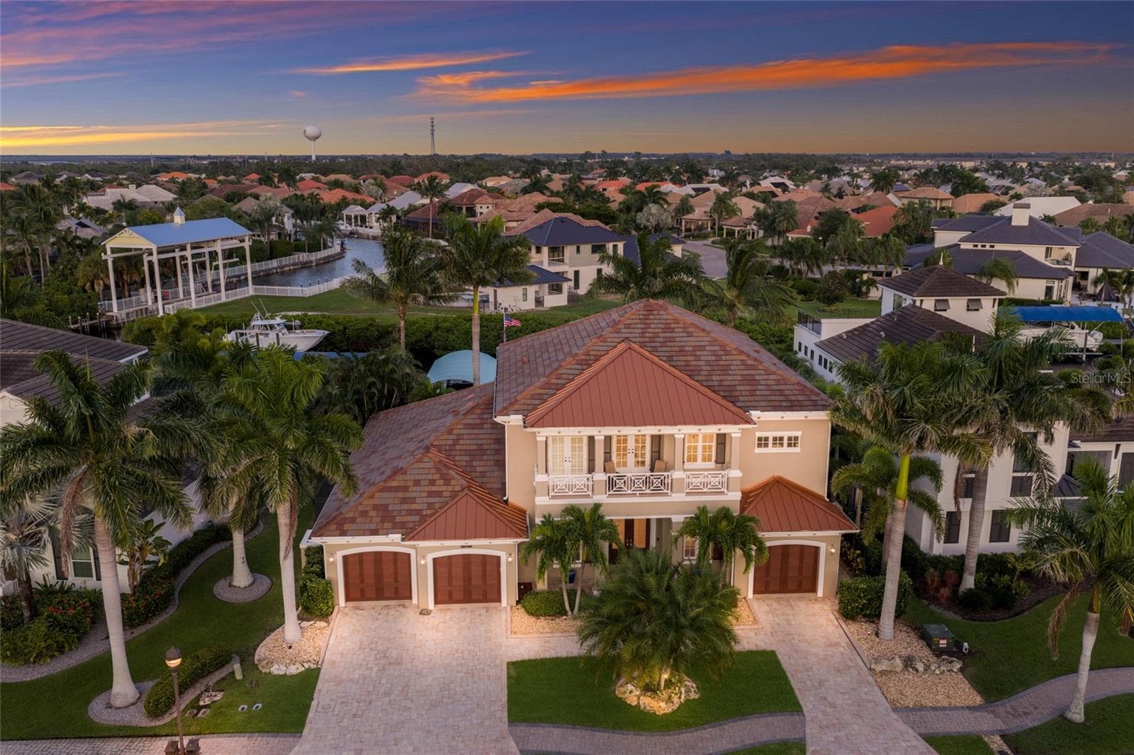 Elegant one of a kind home - 613 REGATTA WAY, BRADENTON