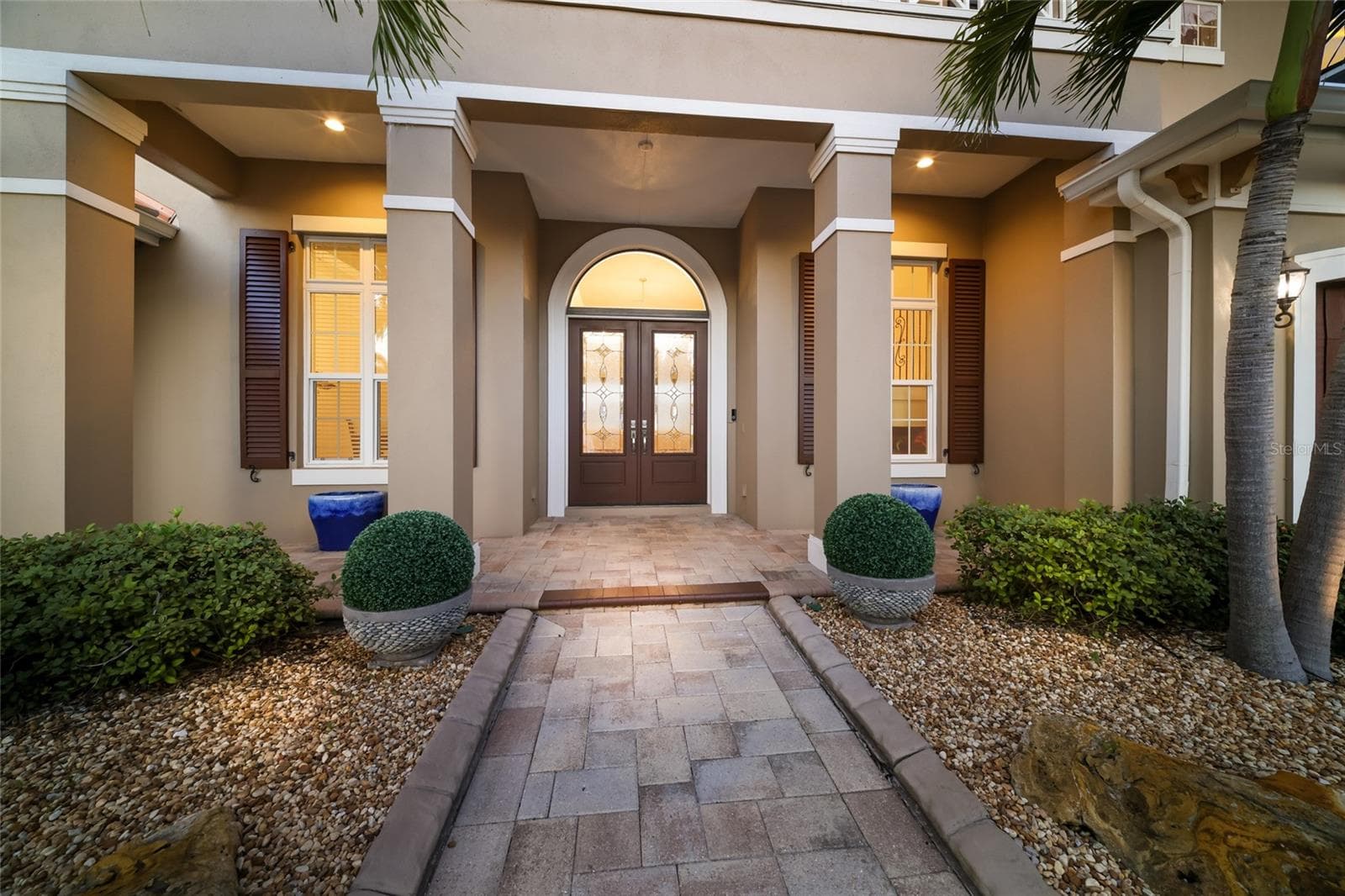 Beautiful front porch - 613 REGATTA WAY, BRADENTON