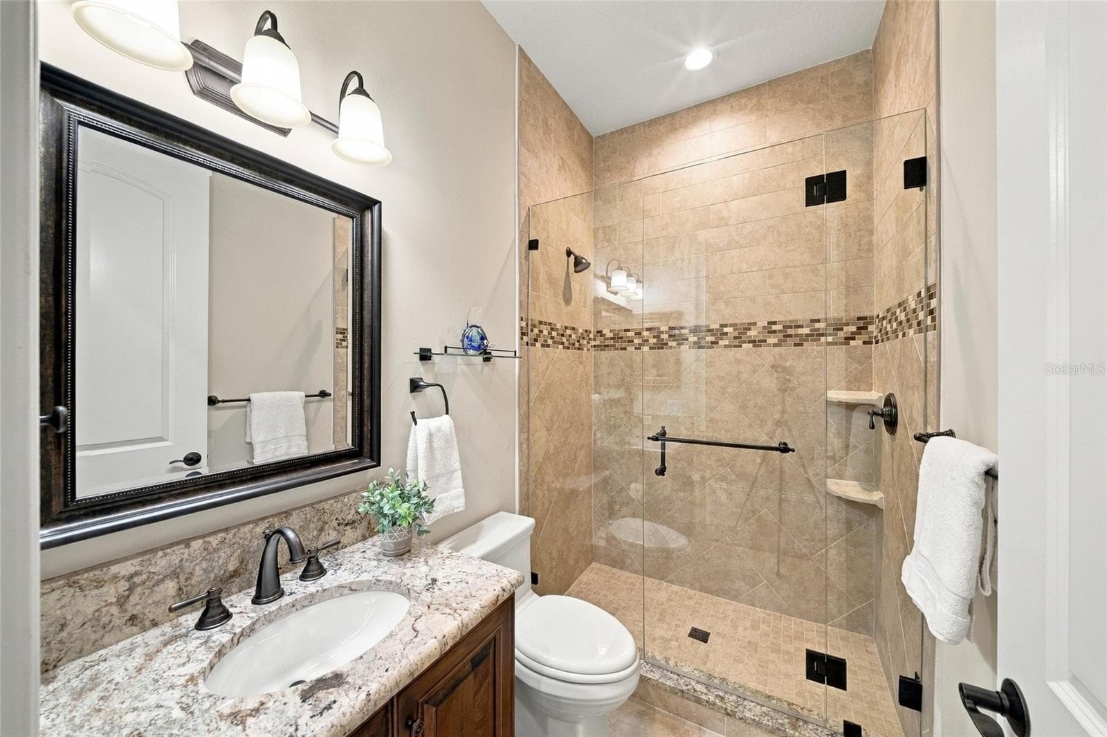 Bedroom 2 en-suite bathroom - 613 REGATTA WAY, BRADENTON