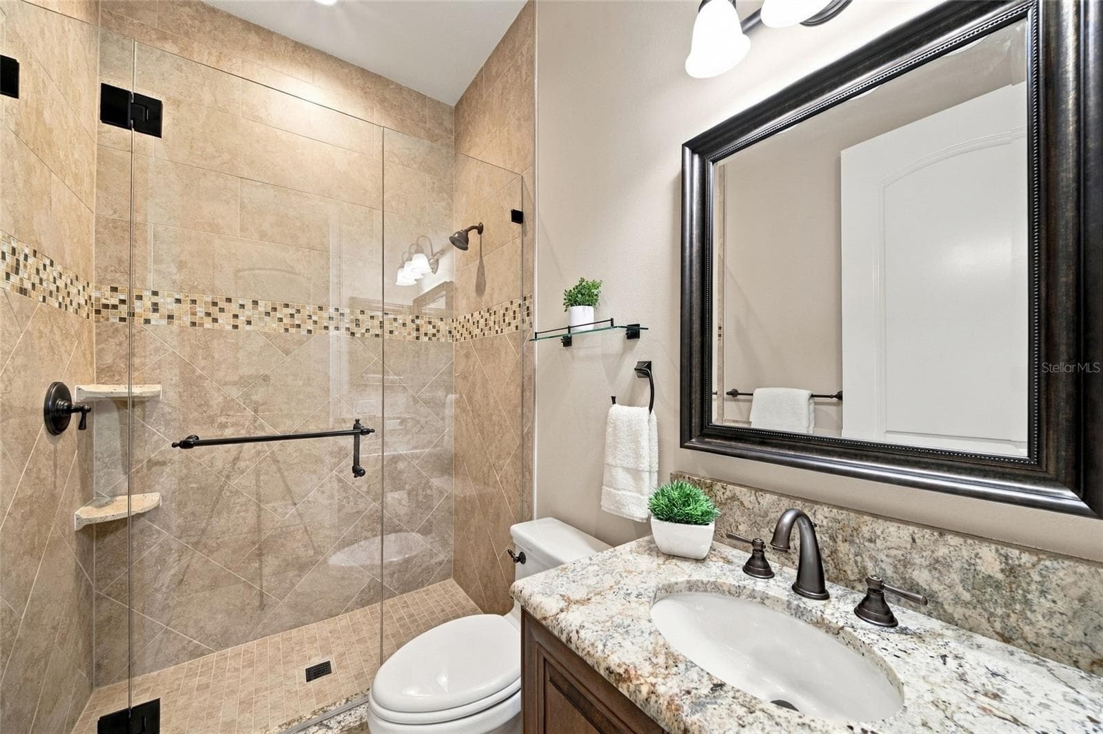 Bedroom 3 en-suite - 613 REGATTA WAY, BRADENTON