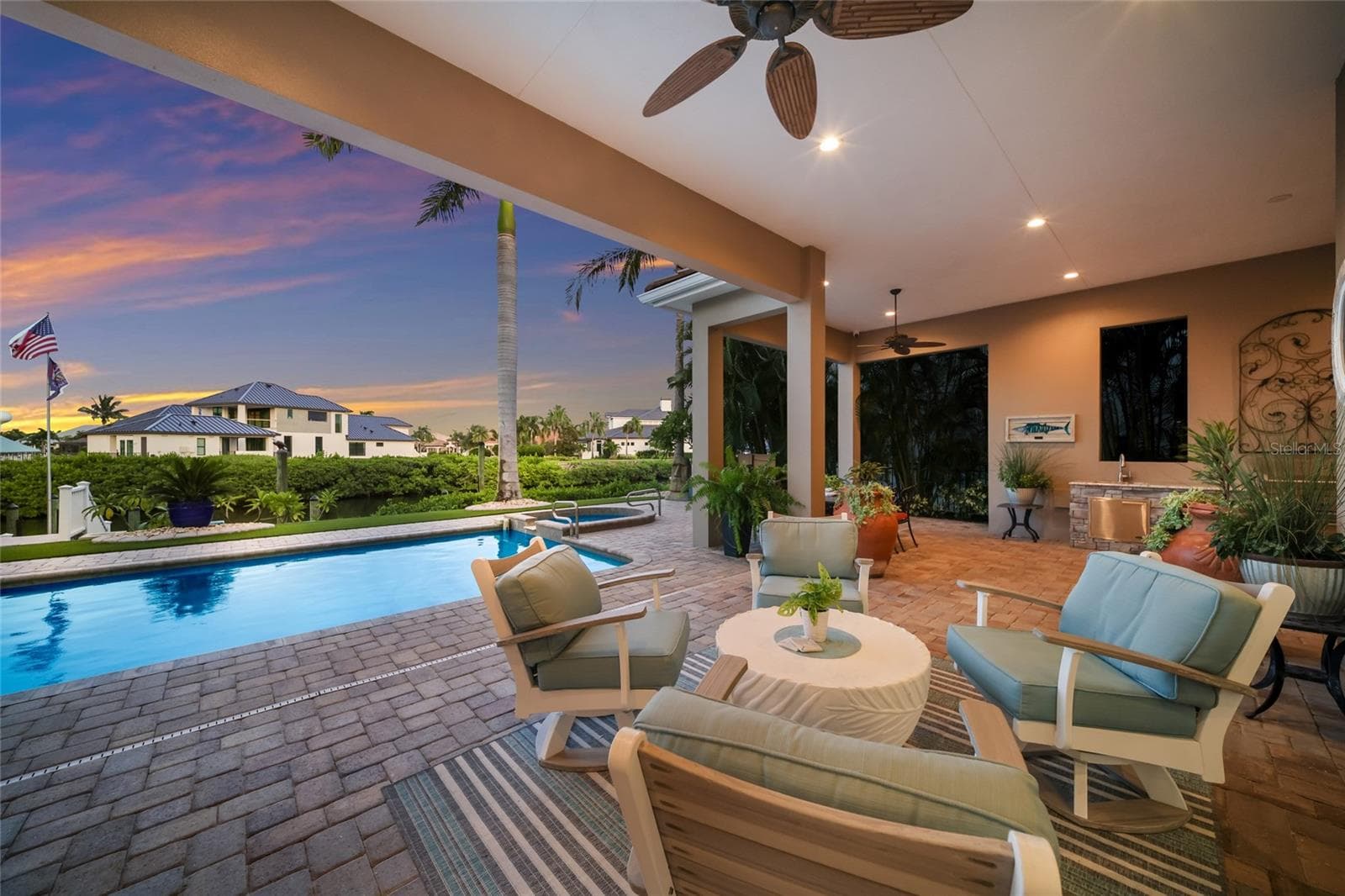 Large covered outdoor space - 613 REGATTA WAY, BRADENTON