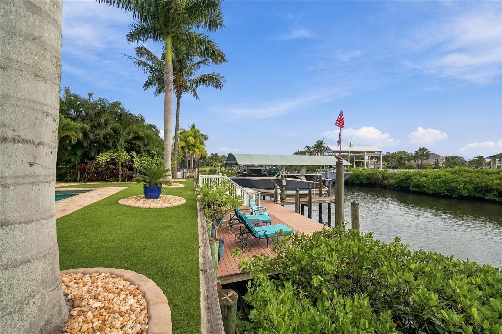 Sea wall, turf, dock, saltwater canal - 613 REGATTA WAY, BRADENTON