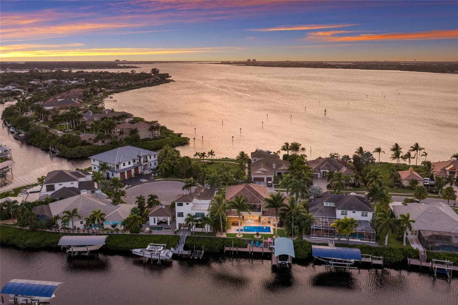 Close proximity to open water - direct access - 613 REGATTA WAY, BRADENTON