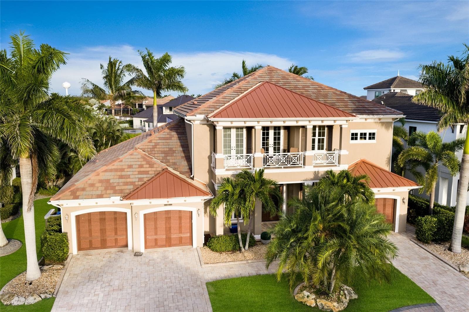 Timeless architecture - 613 REGATTA WAY, BRADENTON