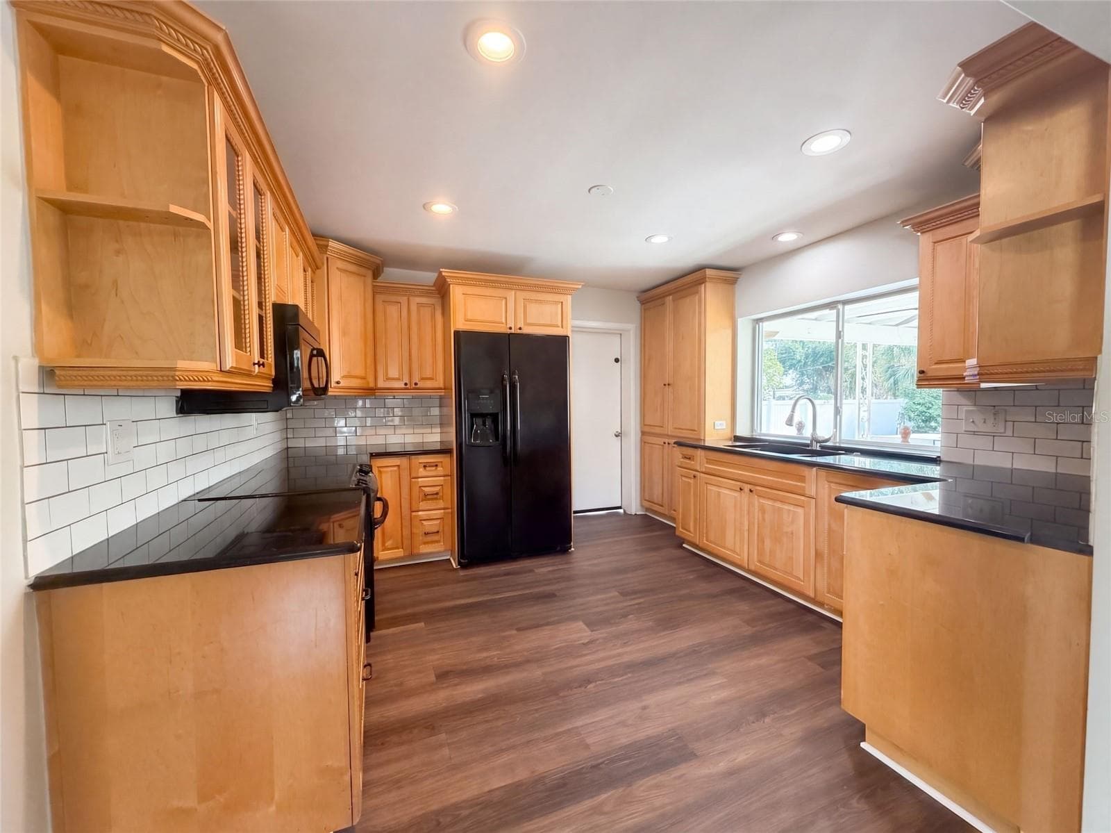 Single Family Residence at 601 MYRTLE WAY S, ST PETERSBURG, photo 2 of 33