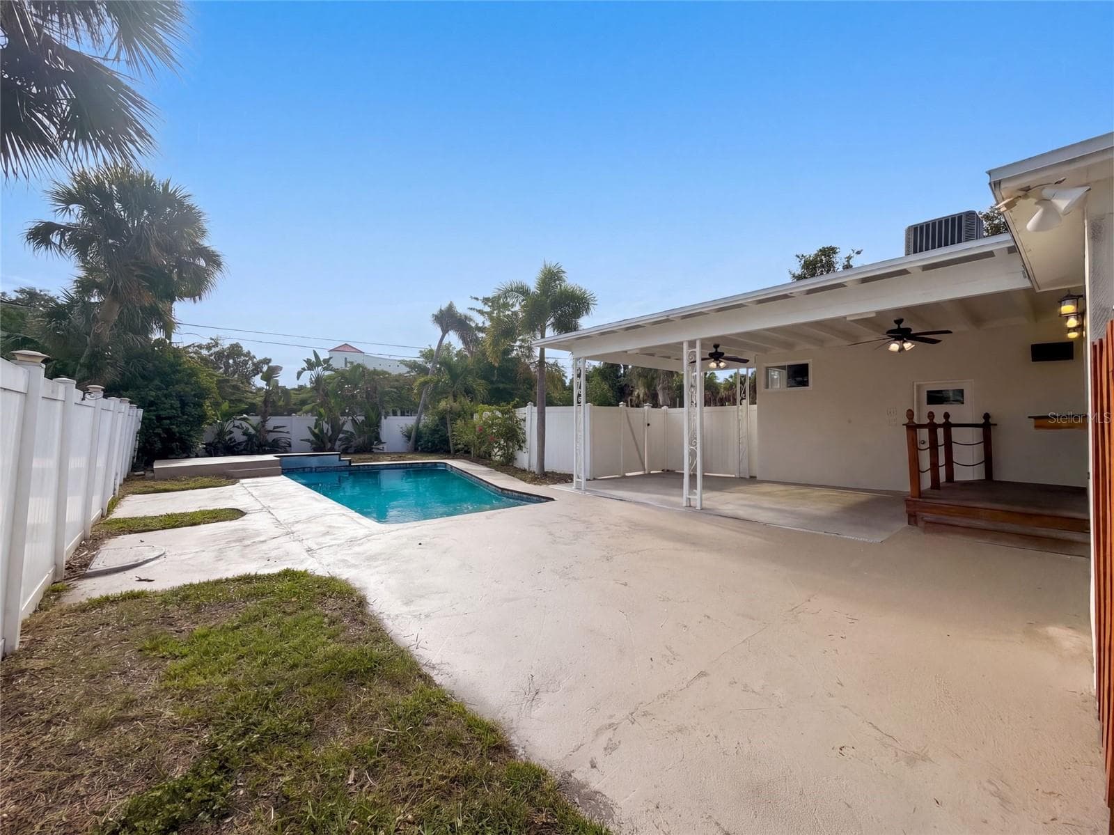 Single Family Residence at 601 MYRTLE WAY S, ST PETERSBURG, photo 5 of 33