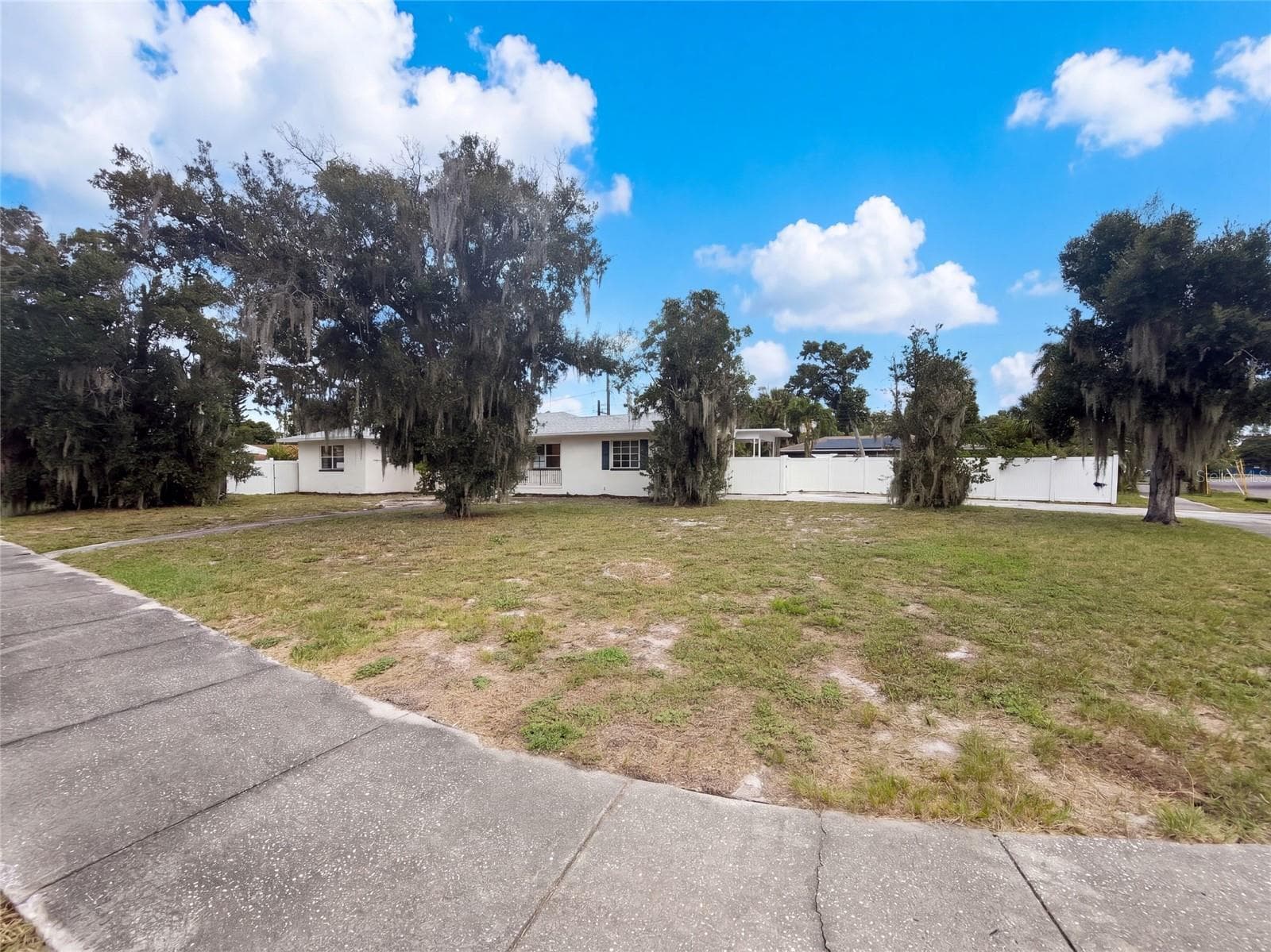 Single Family Residence at 601 MYRTLE WAY S, ST PETERSBURG, photo 8 of 33