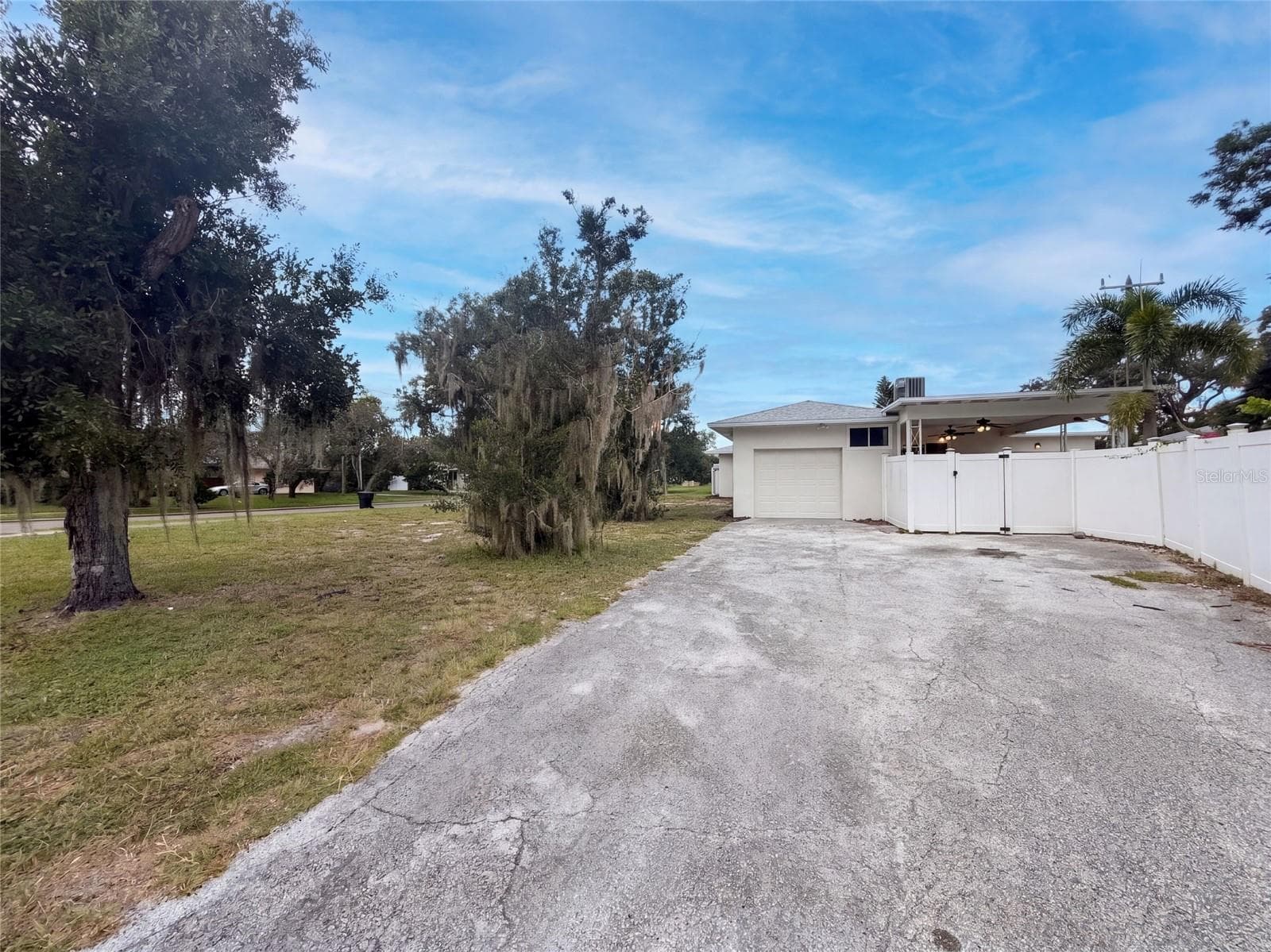 Single Family Residence at 601 MYRTLE WAY S, ST PETERSBURG, photo 14 of 33