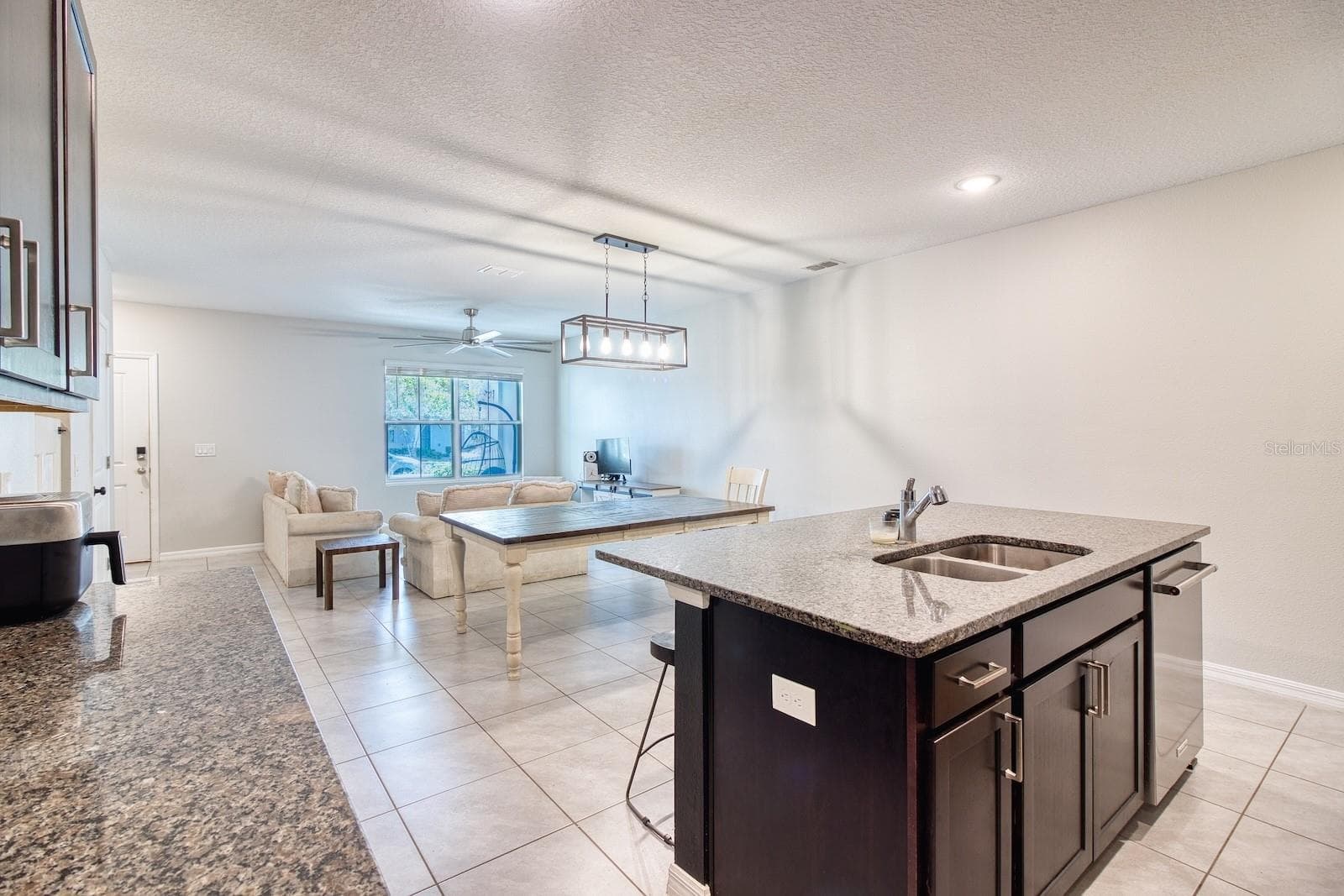 Townhouse at 635 BELGROVE ST, DEBARY, photo 4 of 24