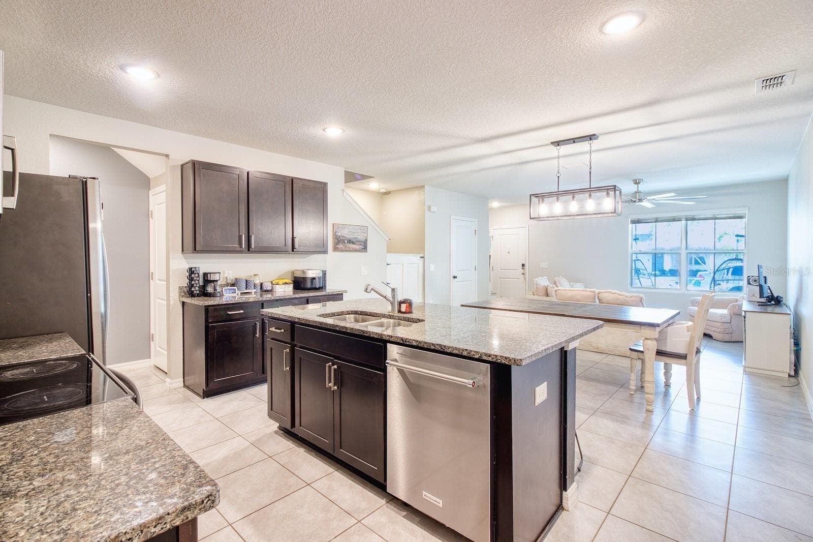 Townhouse at 635 BELGROVE ST, DEBARY, photo 5 of 24