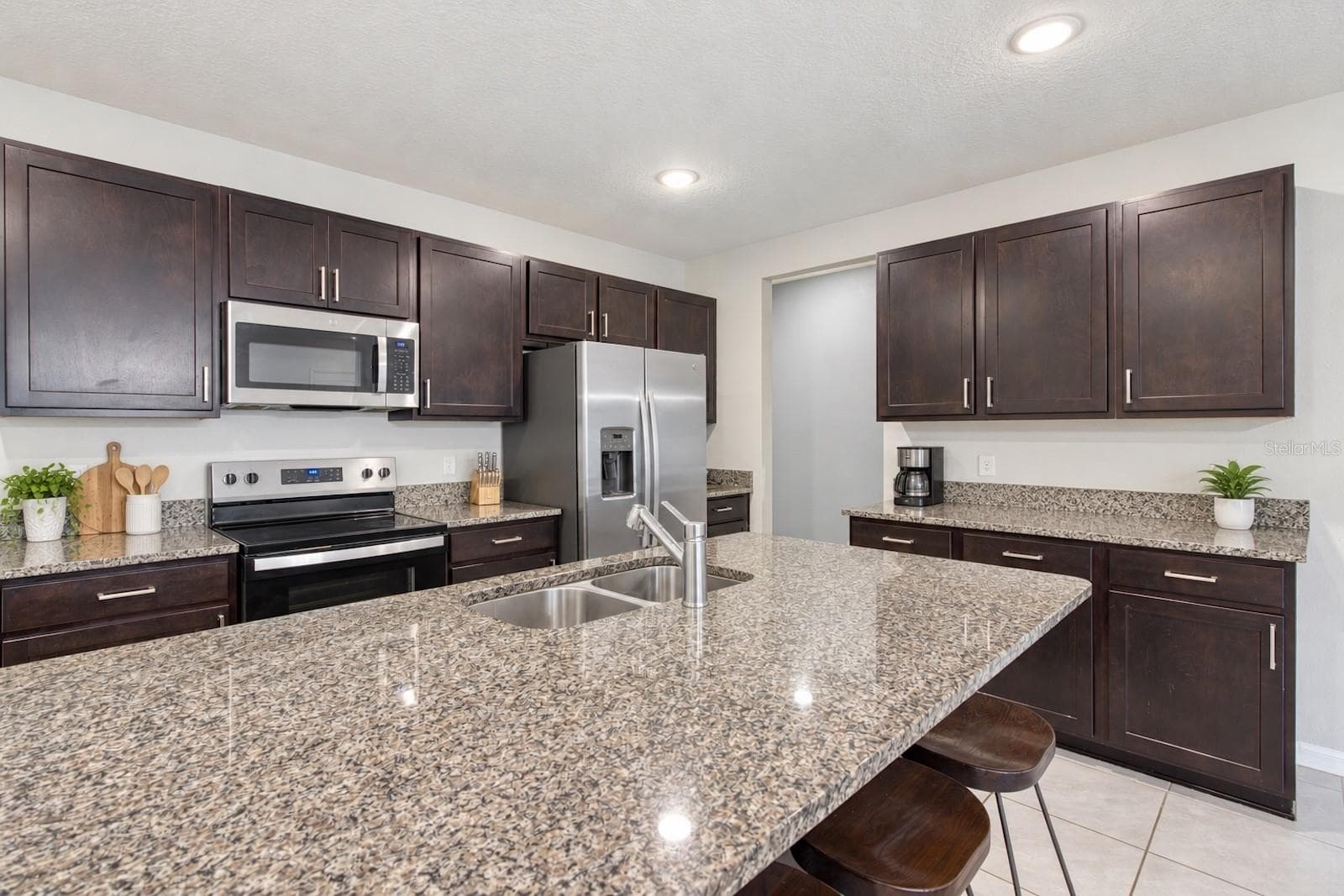 Townhouse at 635 BELGROVE ST, DEBARY, photo 7 of 24