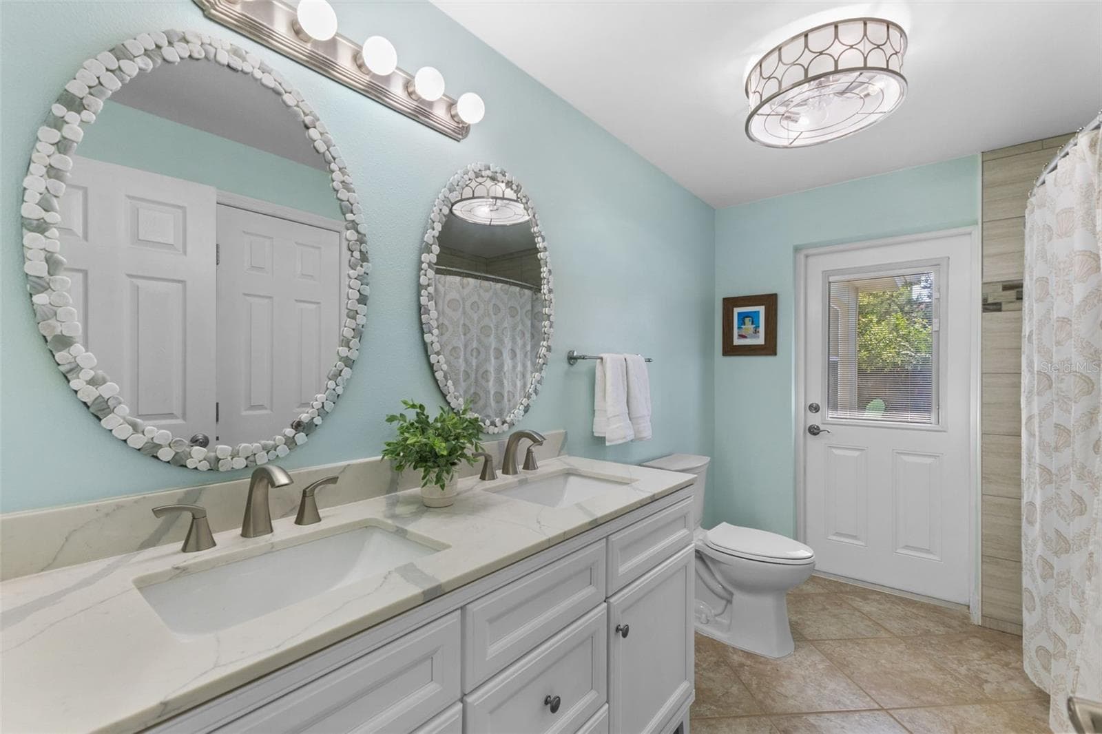 Hall bath - 2287 CAROLYN DR, DUNEDIN
